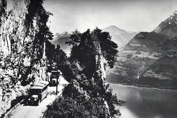 Baujahr 1926: Saurer 2AE Omnibus Nr. 4, vorne
Baujahr 1930: Saurer BN Alpenwagen Nr. 5, mitte,
Baujahr 1917/27: Saurer Alpenwagen Nr. 1, hinten