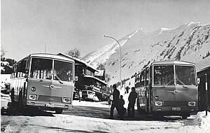 Um den hohen Ansprüchen der Wintertouristen zu genügen, aber auch um die vielen neu erstellten Strassen zu Bauernhöfen und Ferienhäusern vom Schnee zu räumen, kaufte der Autobetrieb Amden 1961 die erste selbstfahrende Schneefräse.