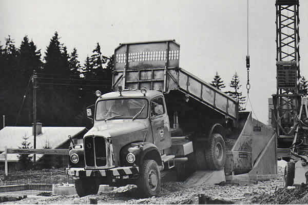 Baujahr 1973: Saurer 5DM-Allradkipplastwagen Nr. 6